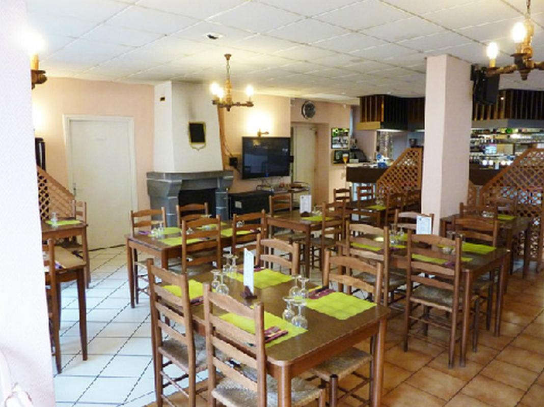 Hotel Restaurant Du Pont-Vieux Сен-Флур Екстер'єр фото